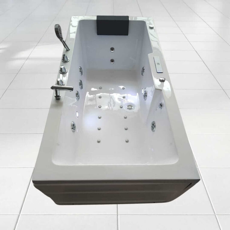 Acrylic Jacuzzi Bathtub in Tamil Nadu